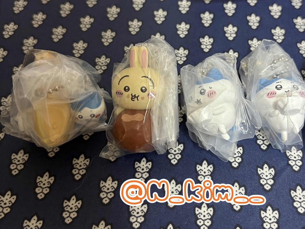 N_kim__'s tweet photo. 【交換】ちいかわ 　
たべものいっぱいマスコット3 
ガチャガチャ

【譲】マスコット3 > 
ハチワレ 2 ウサギ1 
ちいかわ＆ハチワレ 1

【求】 ラッコ 

〇できるだけ纏めてが嬉しいです。
〇発送できるのが、平日のため
郵送でポスト投函可能な方のみ。 https://t.co/fY35A9FDhA
