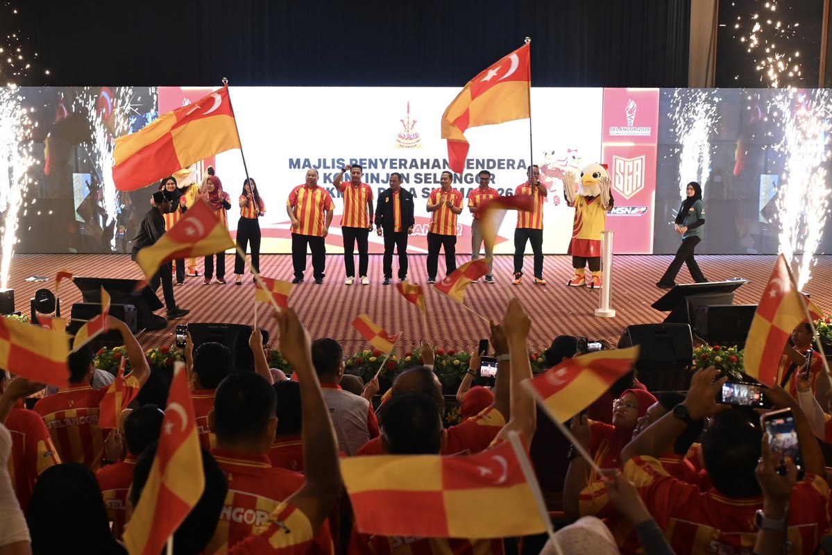 MSNSelangor's tweet photo. 🏆 Majlis Penyerahan Bendera Kontinjen Selangor ke Temasya SUKMA XXII &amp; Para SUKMA Selangor 2026

YAB Dato’ Seri Amirudin bin Shari, Dato’ Menteri Besar Selangor diiringi YB Dato’ Dr. Ahmad Fadzli bin Ahmad Tajuddin, Setiausaha Kerajaan Negeri Selangor… https://t.co/DzMnR3OVej