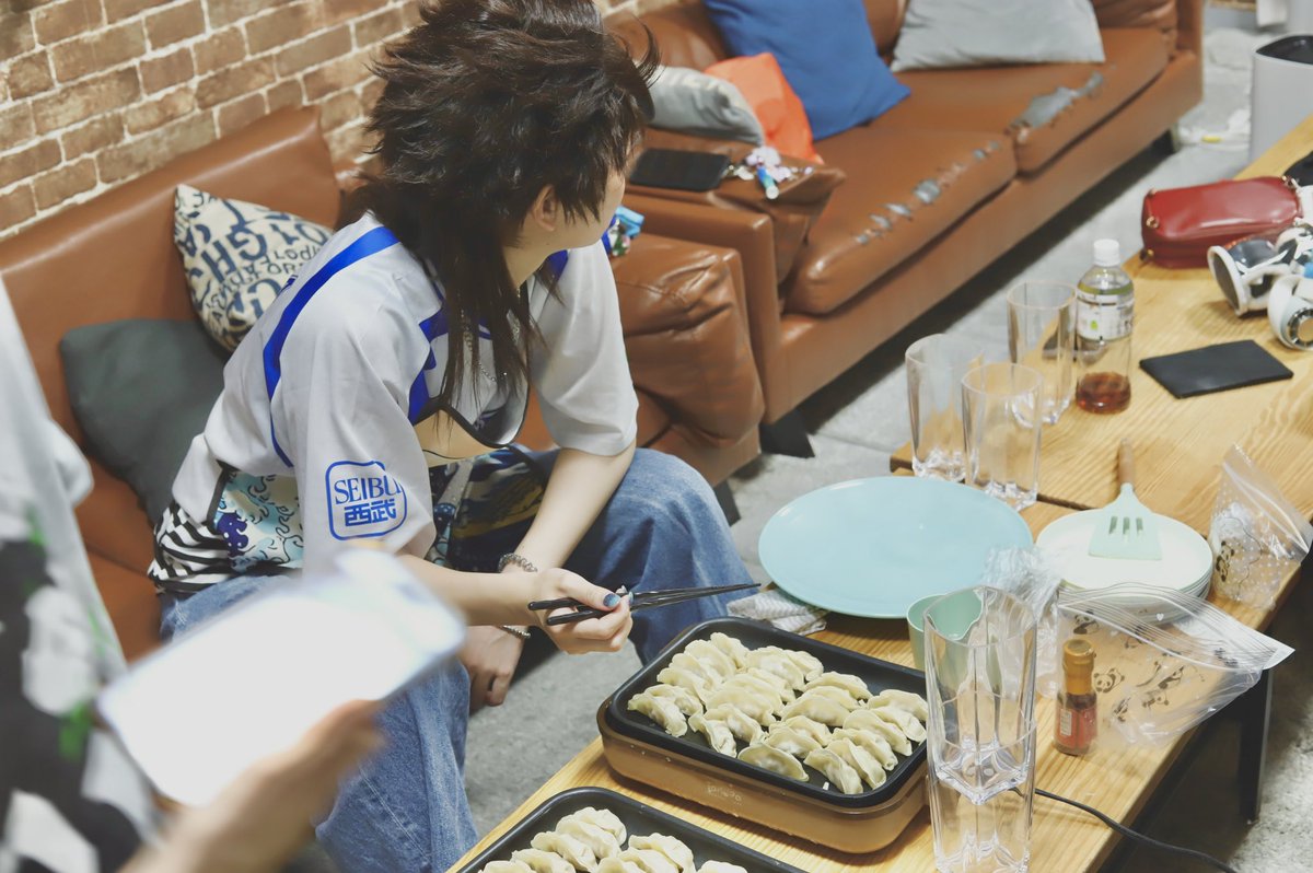 onsrn_reona's tweet photo. 餃子こねくり回し担当だった👋🏻あと生ハム分けた
photo.@shii0826 
 #満漢飯会2026夏 https://t.co/3oBEewkwg1