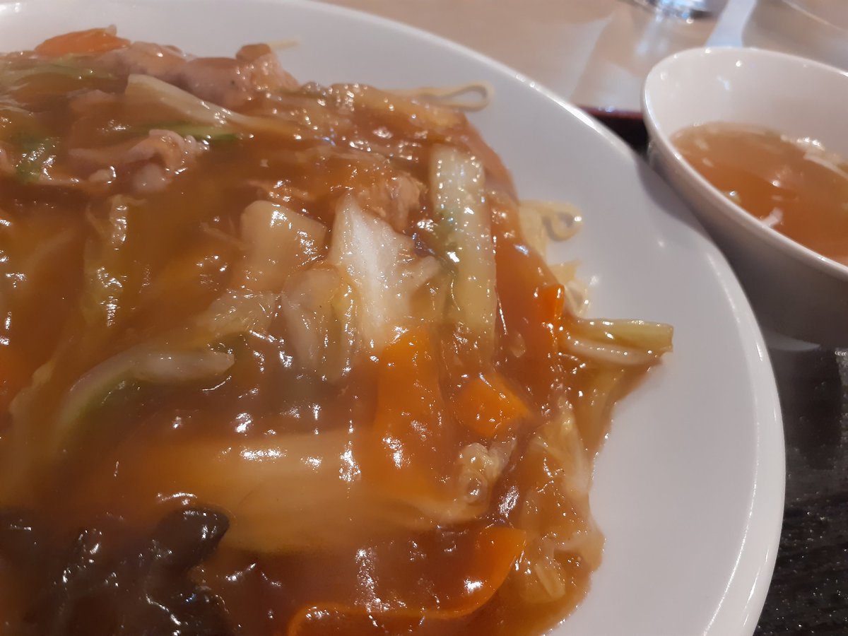 J97800952's tweet photo. 上飯田の「ハオチーライ」
五目焼きそば！
中にちゃんとウズラの玉子あります(^^)d
８９０円なり https://t.co/vWFopY8ixP