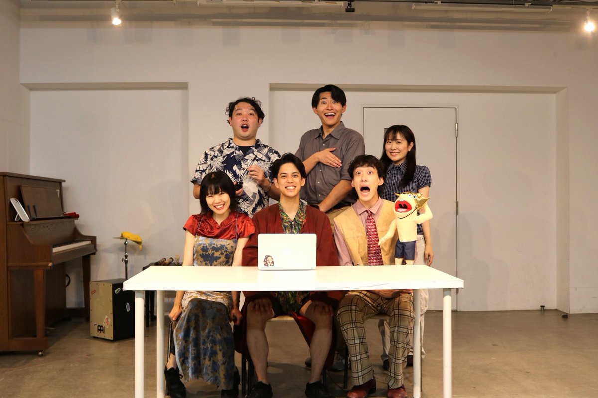 ragiragihoux's tweet photo. いちご一族『#おハムレット』
ご来場ありがとうございました！

暑い中、馬鹿みたいな舞台を観に来てくださって嬉しかったです
お客様とシェイクスピア呆れてないといいな
 
出演：内田倭史　大塚瑞季　須田遼太郎
作曲・演奏：吉岡翼
作：島川柊
演出：谷風作
一緒に作ってくれた皆んな ありがとう https://t.co/68uRlfccs9