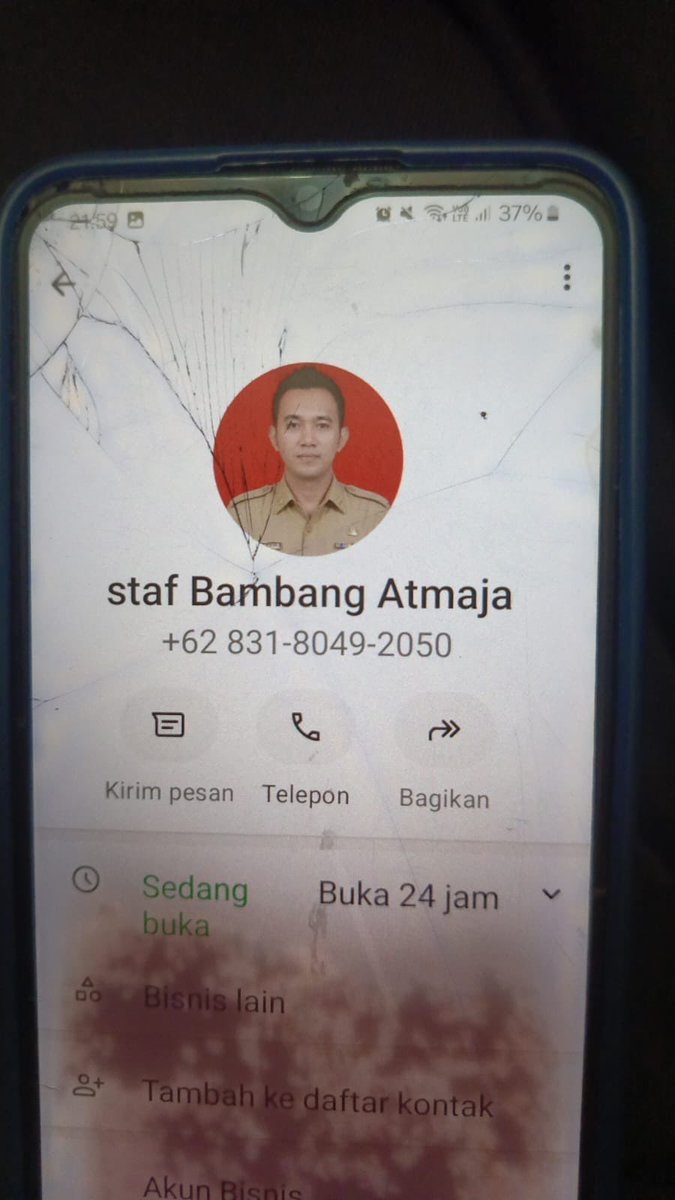 Bisikanjam's tweet photo. lemes banget hbs dikabarin ibuku kalo hbs kena penipuan 126jt.. modusnya dpt tlfn dr orang ngaku kelurahan buat ngurus IKD trs dibilang bayar cuma 10rb aja hbs tf trs gagal trs gagal hbs gt liat sendiri.. lgsg smaput🤦 gak tau lagi emang terlalu baik apa terlalu terlalu polos manut aja dituntun blablabla udah laporan bank katanya di proses 8 hari kerja dan gak termasuk sabtu minggu mohon bantuannya warga threads barangkali bisa bantu🥹

cc : adds_kuy