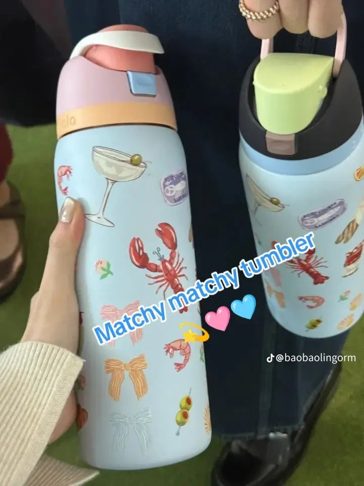 hanniejkr's tweet photo. Ling: Sometimes we like the same things. Items, clothes, we tend to have matching pairs. Water bottles, for instance.
Orm: Sometimes fans buy them for us, and sometimes we buy them on our own and they just happen to match.☺️
Ling: It's like, after spending so much time with me, she picked up certain habits. Before, she didn't use water bottles.
Orm: Yeah, lately I've switched to using them too.
Ling: It's like we absorb things from each other.
Orm: Sometimes fans buy one for Orm and one for Ling, then give them to us to share.😊