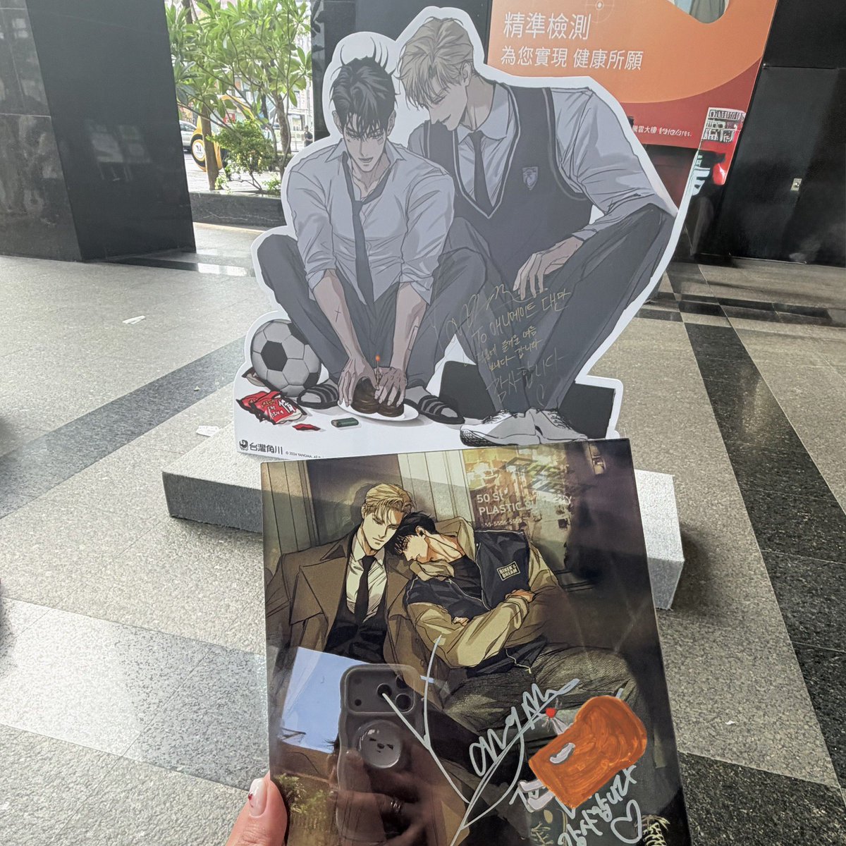 bayst08's tweet photo. 「老師…有鎮太性感火辣、畫面太精細好看了,我每次都想問Bomtoon 可不可以多扣我的點券…」
양마老師笑出來🥹❤️🔥❤️🔥
老師真的好可愛,看得出來很內向(拉封鎖線保護)
期待8月24日第3季回歸!
#FlashLight #YANGMA https://t.co/RbxmpBeIiF
