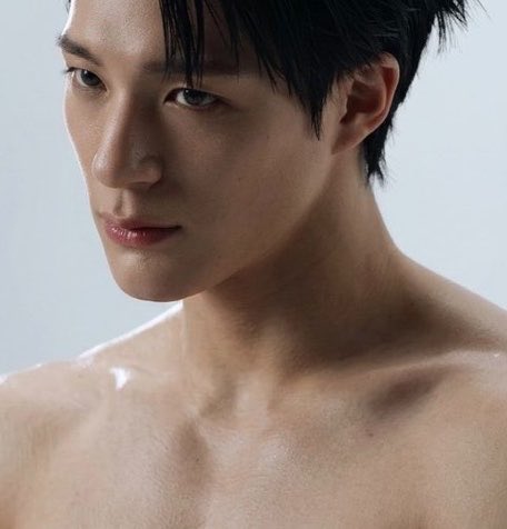 victoriaseint's tweet photo. “He’s my omega.”                 “And, i’m your Enigma.” https://t.co/s3GBVJZbFk
