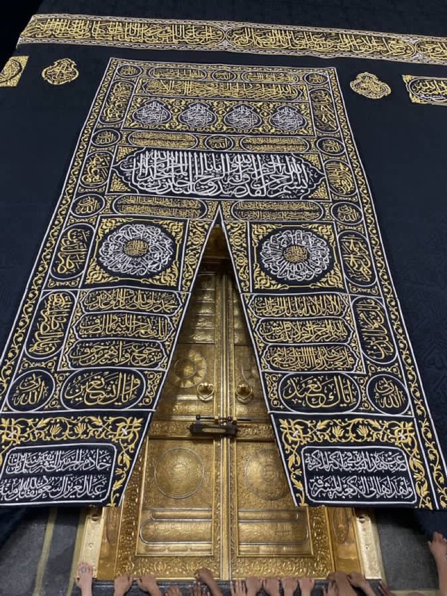 HolyMakkah01's tweet photo. ﴿إِنَّ الْهُدَىٰ هُدَى اللَّهِ﴾ https://t.co/UmgLYQf29I