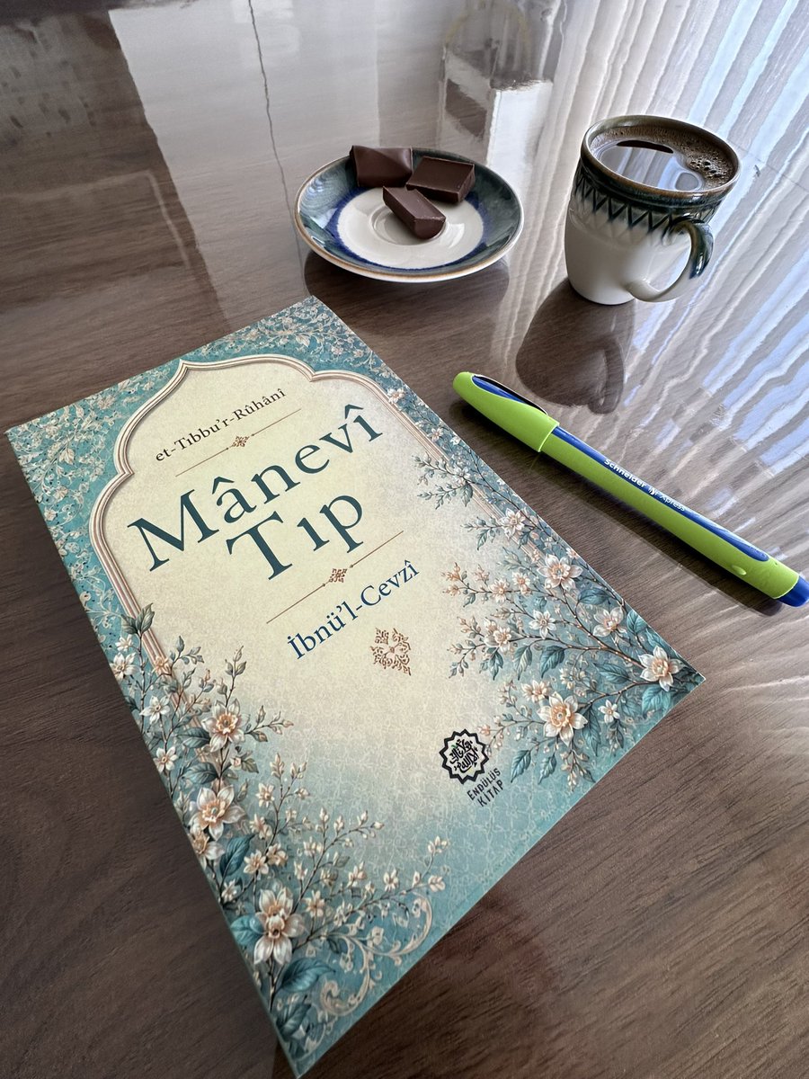hekimbey_'s tweet photo. “dilâ hâlün ne dehrün kutbına ne şâha arz eyle,
cihân mülkini yokdan var iden Allah’a arz eyle.”

ey gönül, derdini ne maddenin ne de mananın sultanına arz eyle;
sen derdini, kâinat mülkünü yoktan var eden Allah’a arz eyle.

@EndulusKitap @muhammeduysal20 https://t.co/RF3p7NPuK1