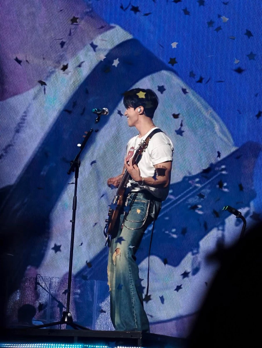 zimzalakims's tweet photo. MY ROCKSTAR!!!!!!!!!
#도겸 #DK #ドギョム
#DxS #도겸X승관 #ON_STAGE_KAOHSIUNG https://t.co/rdonr9qjYi