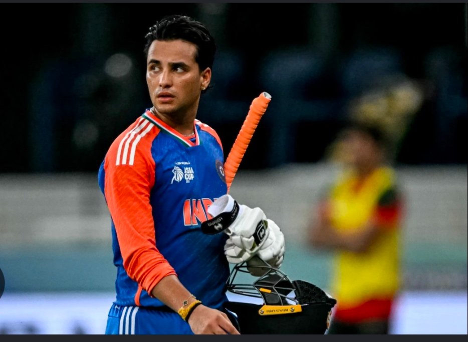 Sarthakh1845's tweet photo. Abhishek Sharma in Zimbabwe Series (Runs)

1st T20: 1 

2nd T20: 8 

3rd T20: 2 https://t.co/NIKsNqKfUA