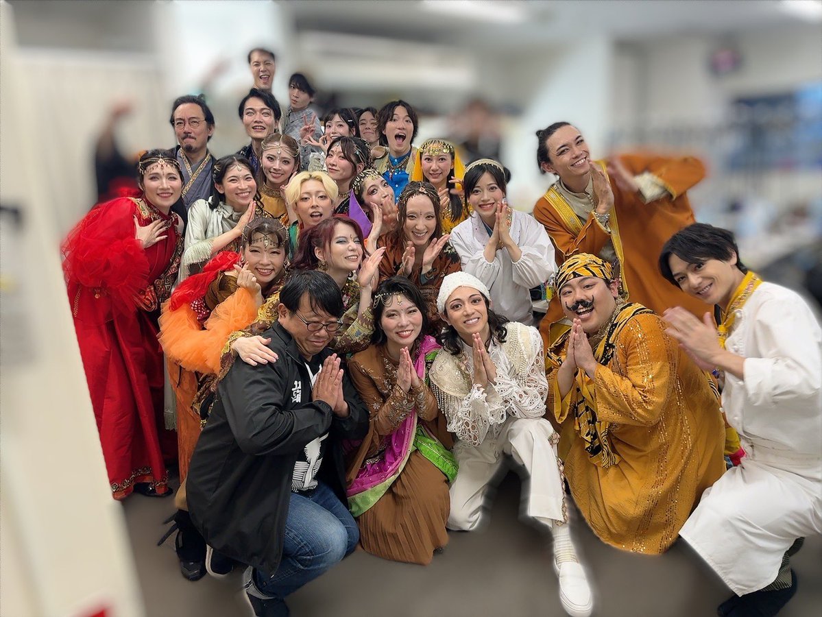 matsuko1151's tweet photo. 🍛千秋楽終了🍛

無事全員怪我なく！
ココロ踊リキルことができました！

愛と思いやりと情熱に溢れた
最高の座組

思いは溢れますが
未来は凄いとこの作品が教えてくれたから
寂しくないもん！涙

「ココロが踊ればみんなが幸せになれるの」
#ナマステ🙏
プロデューサー/振付/相馬黒光役
松本稽古 https://t.co/AMSiQrryjv