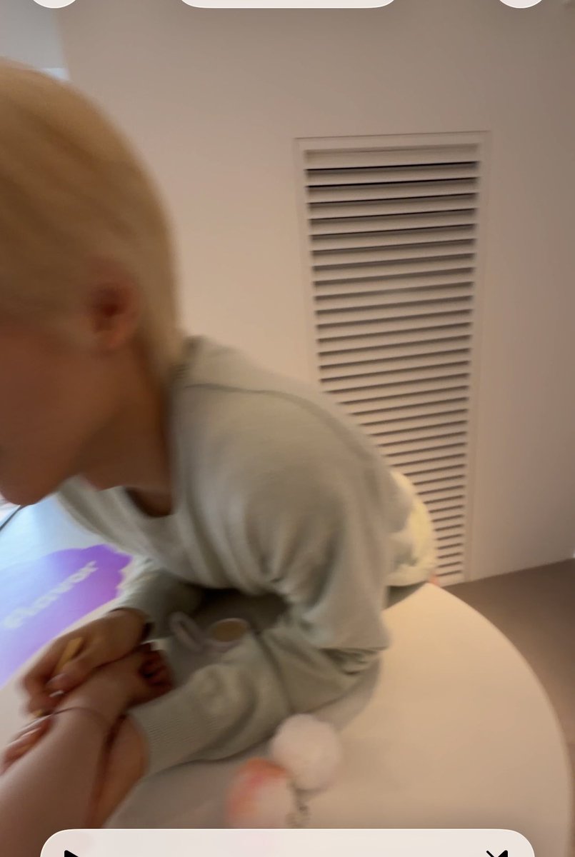 6ftkf's tweet photo. 저기요     좀   놔주세요 https://t.co/r2Ru247gFU