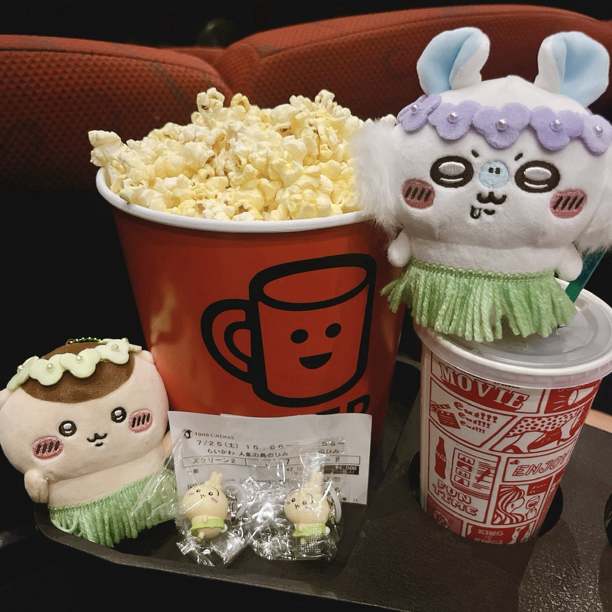 maamemamaa's tweet photo. 原作でストーリー履修済みのちいかわの映画で泣くとは思っていなかったし、グッズが可愛すぎて厳選したはずなのに2万円近く使ってしまうとも思っていなかった💸

こまめと無事に見に行けて楽しい思い出になってよかったな✨🫛🫘 https://t.co/KwP0vaqyHE