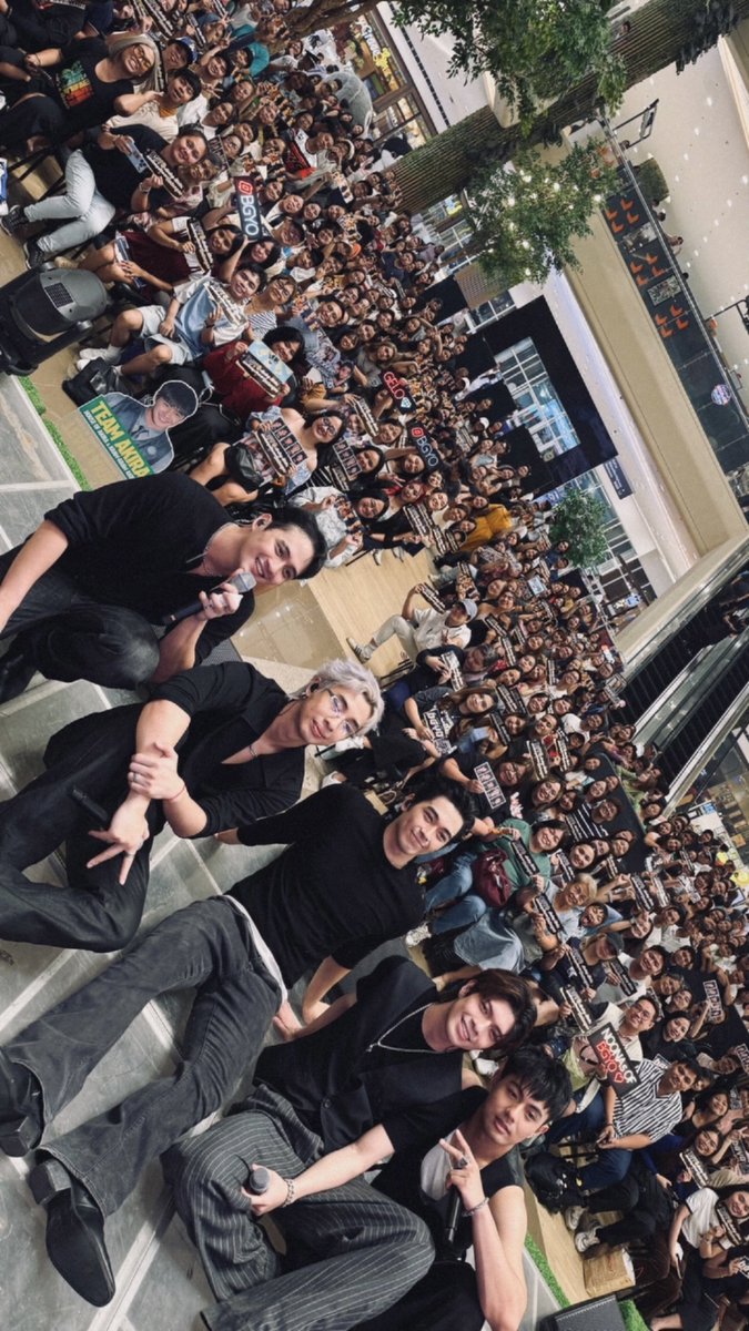 iPostandRepost's tweet photo. Ang sarap sa mata! Ang daming tao! Maraming salamat ACEs and friends!!! Congratulations BGYO!!! More mall tour stops to go pa! 

📷Credits to Boss Miko

BGYO OnDEMAND BATANGAS
#BGYO @bgyo_ph https://t.co/si3MZBrgLQ