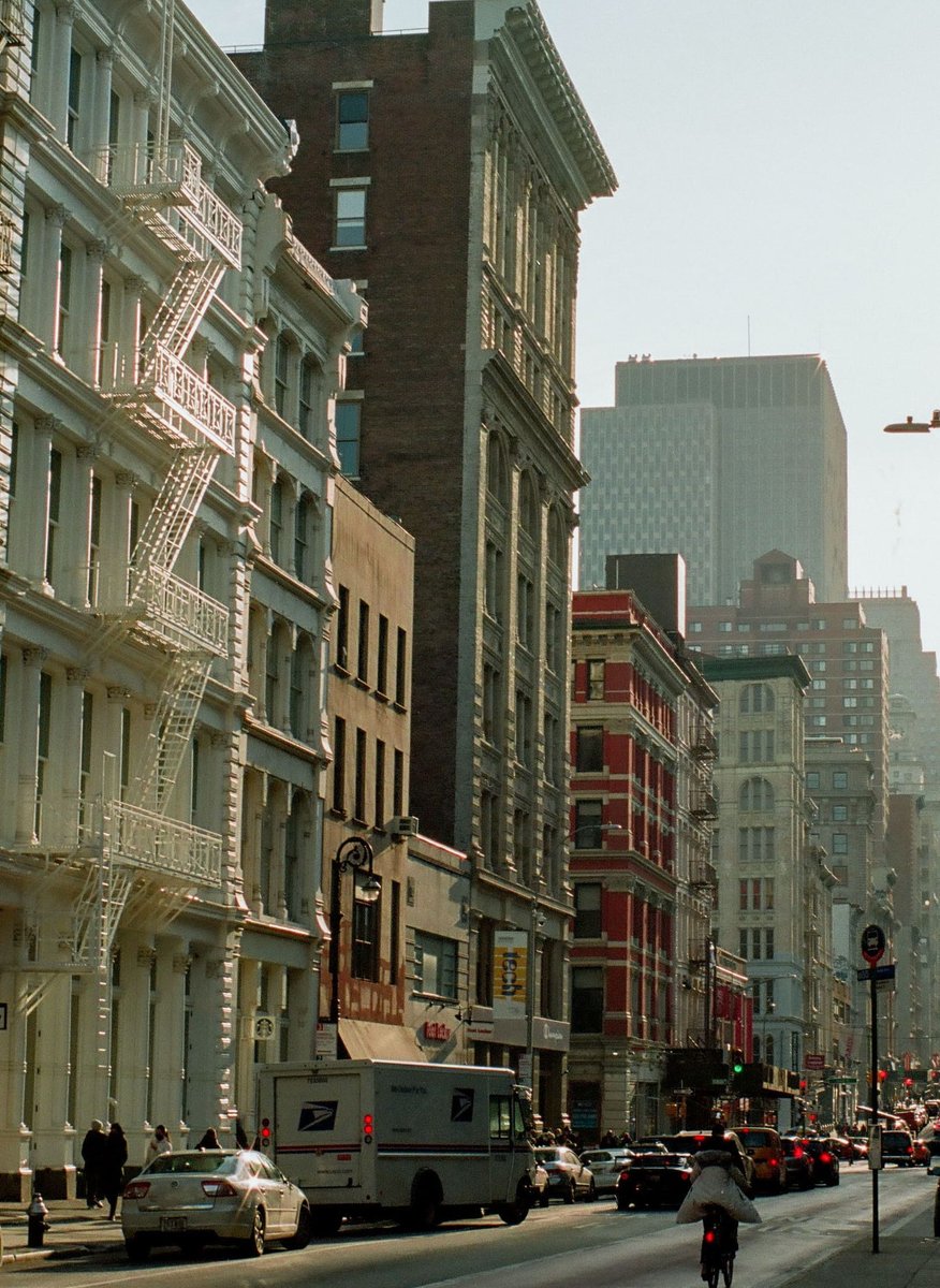 beckroyfhcgcp's tweet photo. Walking around this city and loving the mix of old and new buildings. What's a spot in your town that feels like that? https://t.co/y50uDptAHv