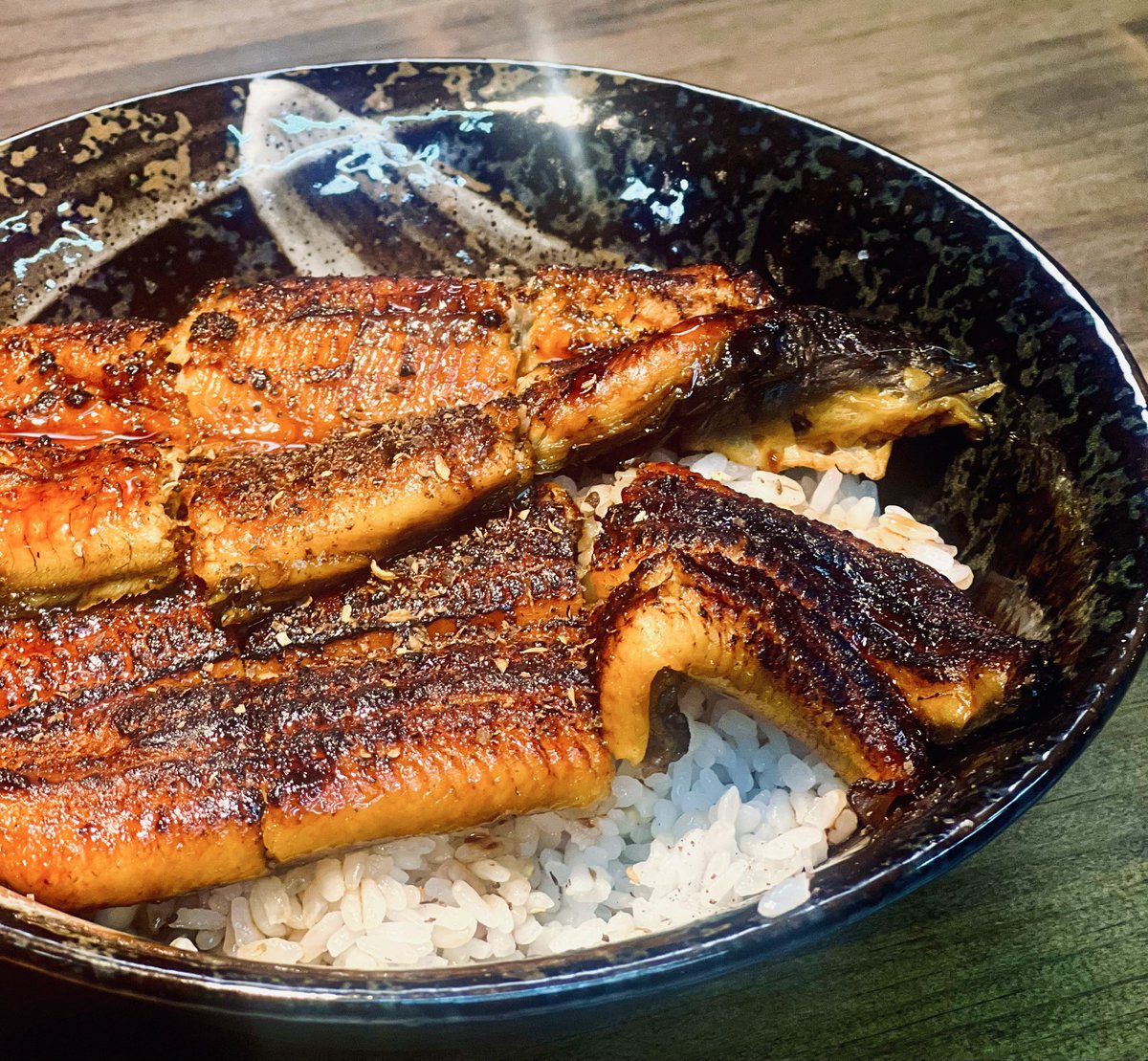 1ldkL's tweet photo. 旬じゃないのはわかってる🤫
土用の丑の日
最強キャッチコピーに負けて買ったうなぎ
美味しかったです😭 https://t.co/NRg243n5We