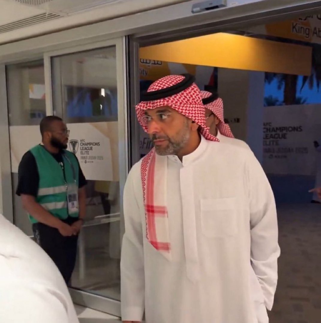 TrmzyM's tweet photo. 🚨من تراه الأفضل للقيادة الأهلي في المرحلة القادمة 

من تراه الرئيس المناسب @ALAHLI_FC ⏳️👏💚

1. فيصل بن خالد 
2. وليد معاذ 
3. تيسير الجاسم https://t.co/iY1FskbERU