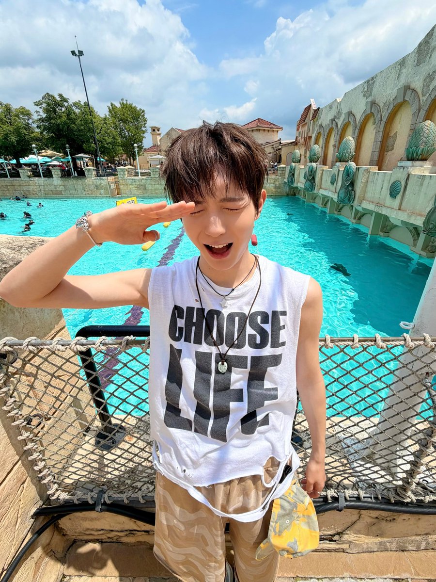 sialsial0919's tweet photo. 치치 머리 짧아지니까 귀여운데 남자다워서 조아 https://t.co/vjIs6MbUjG