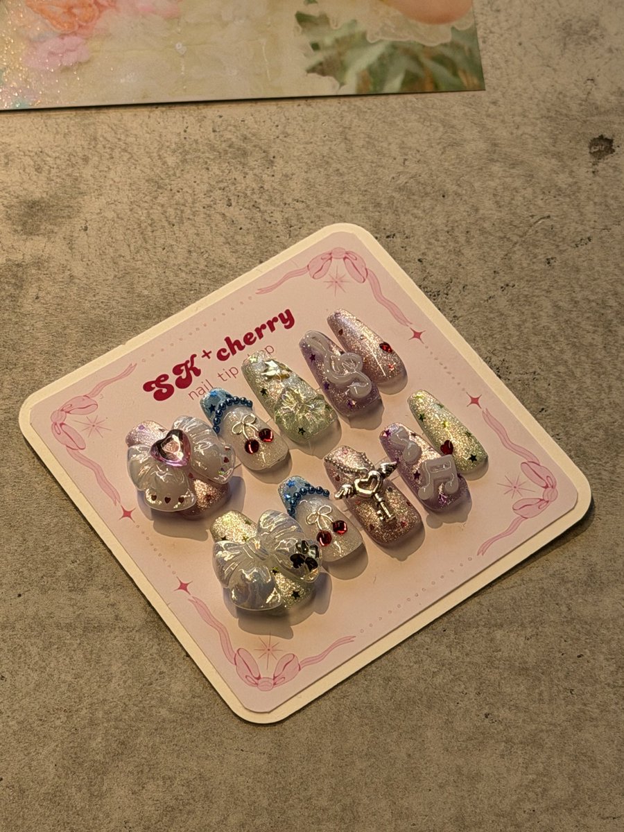 sakura___0506's tweet photo. ネイルチップも凝ってて可愛かった🥰️
#YoutopIa #6E0304 #桜ひなの #成田あやの https://t.co/PCexMduXXp