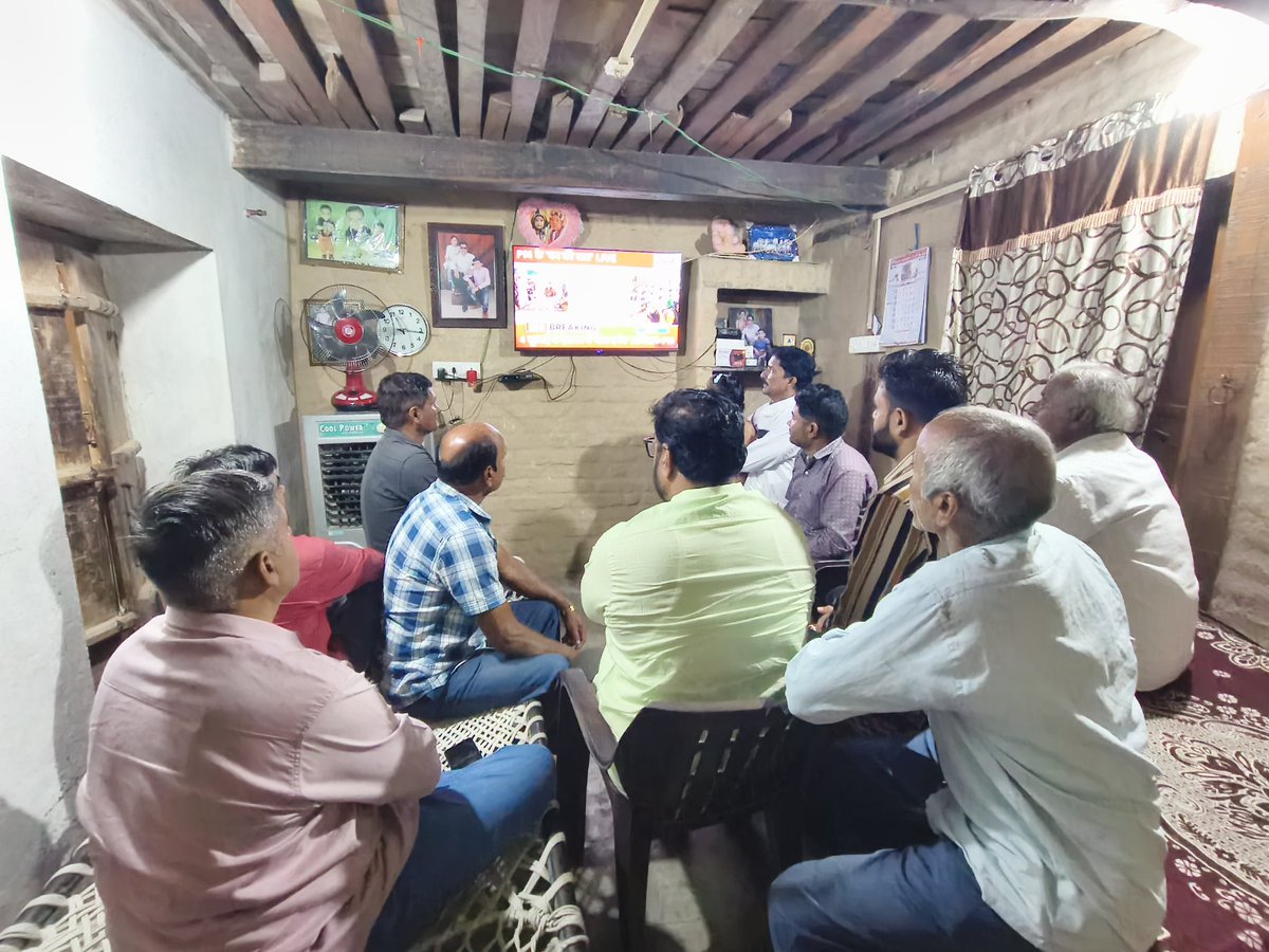 Rakeshsindhal4's tweet photo. माननीय प्रधानमंत्री श्री @narendramodi  जी के "मन की बात" कार्यक्रम के 136वे संस्करण को सोनकच्छ विधानसभा अंतर्गत झरनेश्वर मंडल के बूथ क्र. 68 पर ग्राम नावदा के कार्यकर्ताओं साथ श्रवण किया। @SendhavRaisingh
@MahendraForBJP
@NitinNabin
@Hkhandelwal1964
@ajayjamwalbjp https://t.co/9KecNoUEiN