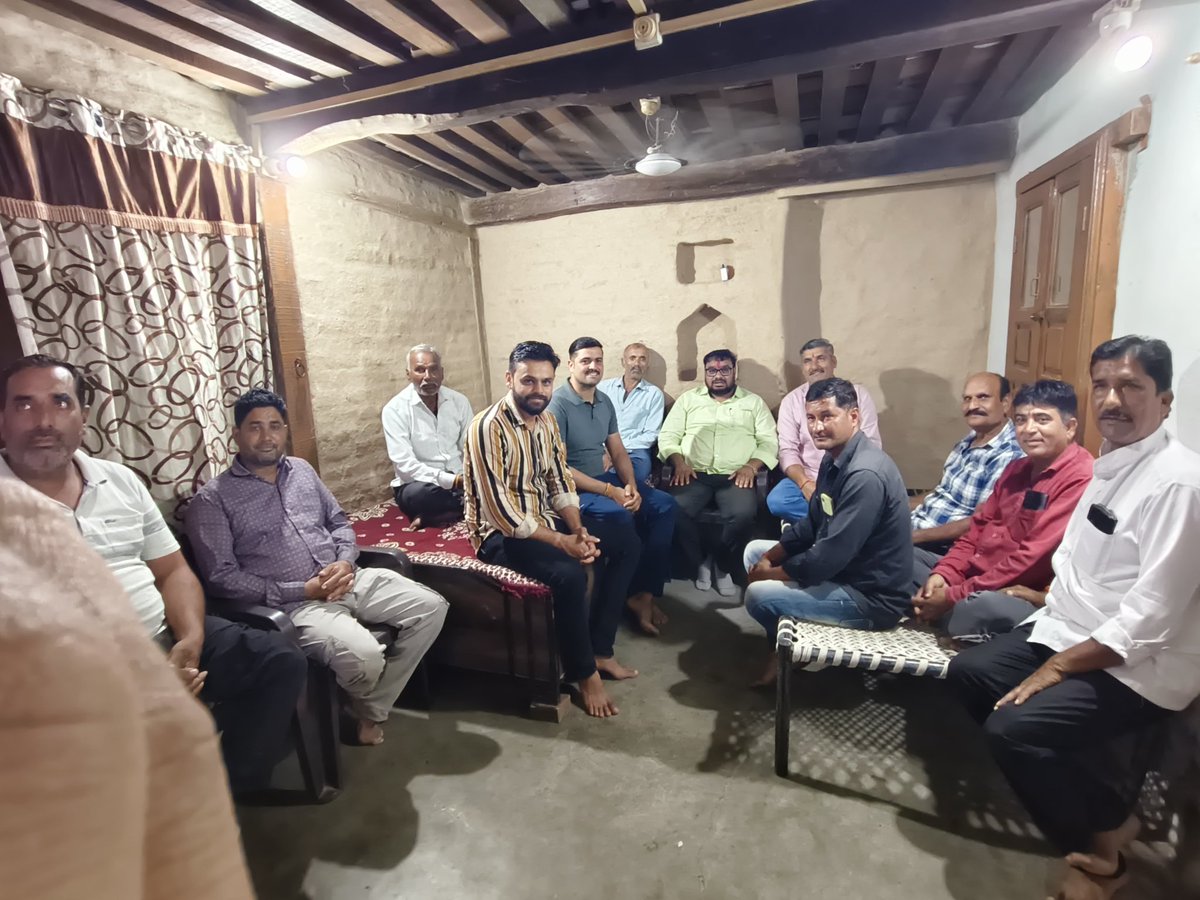 Rakeshsindhal4's tweet photo. माननीय प्रधानमंत्री श्री @narendramodi  जी के "मन की बात" कार्यक्रम के 136वे संस्करण को सोनकच्छ विधानसभा अंतर्गत झरनेश्वर मंडल के बूथ क्र. 68 पर ग्राम नावदा के कार्यकर्ताओं साथ श्रवण किया। @SendhavRaisingh
@MahendraForBJP
@NitinNabin
@Hkhandelwal1964
@ajayjamwalbjp https://t.co/9KecNoUEiN