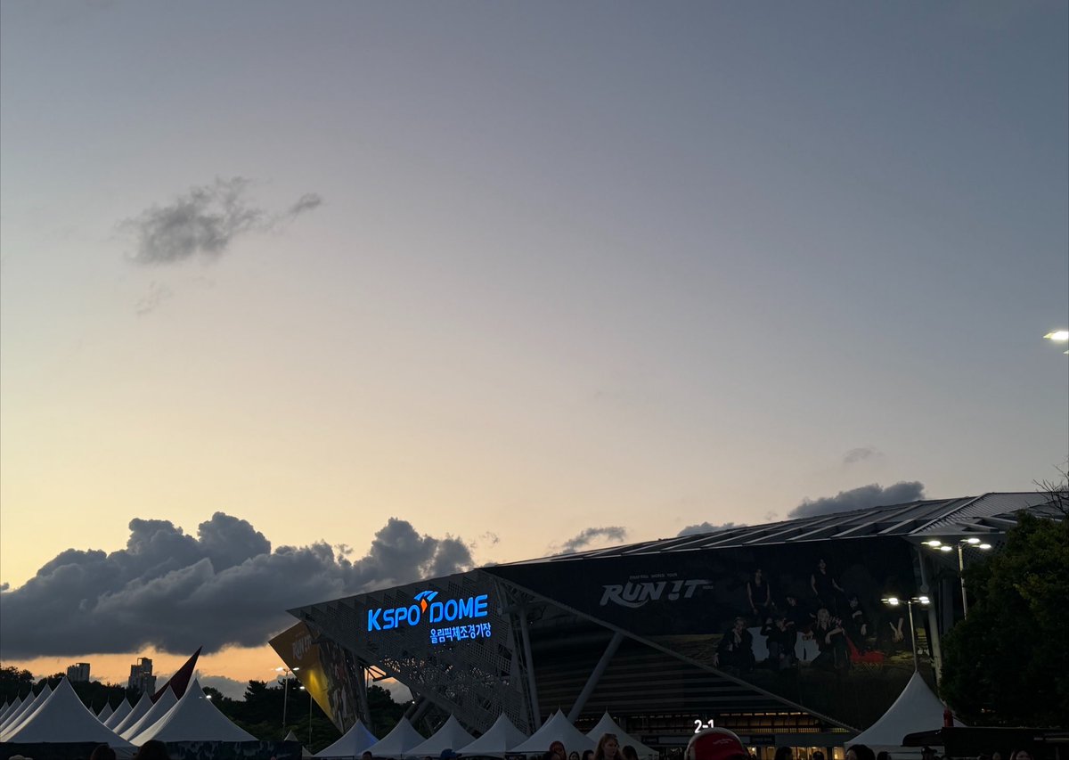 might_be_rainy's tweet photo. 2026.07.26 #RUN_IT_SEOUL

20時に終わっても外がまだ明るいの本当に夏☀️ https://t.co/hvzfFkomFg