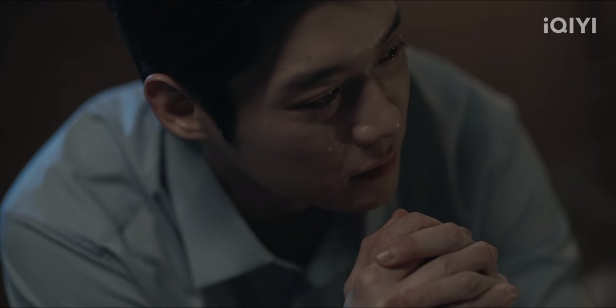 icebluelatte_'s tweet photo. di novel chaeha tuh sampe koma, pas sadar dia protes soalnya si bapak kerjaan nya di nonaktifin sama kantornya

"kamu udah bekerja keras loh biar penyidikan nya selesai, kenapa malah di nonaktifin?"

"karna aku mau merawat seseorang, jadi gapapa bisa aku anggap sebagai cuti" man.... KECINTAAN BGT???

"nanti kalo kamu sembuh, bisa balik kerja lagi kok, masa tangguhan kamu udah selesai"

terus chaeha pura² ngeluh "yah nanti kamu buat aku lembur lagi"

TERUS TAESEON TUH NGOMONG "ya itu satu satunya cara biar aku bisa liat kamu lebih lama" COY COY FLIRTING NYA KACAU

terus chaeha ngantuk, sama si bapak diselimutin terus dirapihin posisi tidur nya, DI PUK PUK BIAR CEPET BOBO😭😣

"ayo cepet tidur"
"aku gabakal kemana mana, temenin kamu disini"

".... janji ya?"

"aku gapernah berbohong"

WE WERE ROBBED... 😭😭😭😭😭😭
#TheProsecutorsProposal