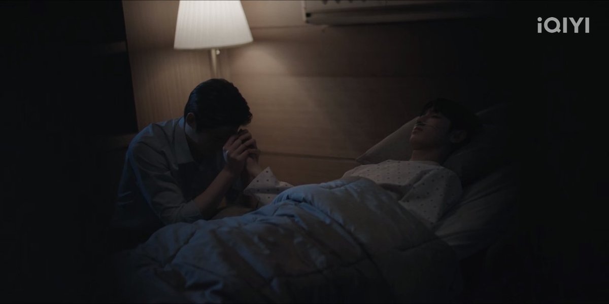 icebluelatte_'s tweet photo. di novel chaeha tuh sampe koma, pas sadar dia protes soalnya si bapak kerjaan nya di nonaktifin sama kantornya

"kamu udah bekerja keras loh biar penyidikan nya selesai, kenapa malah di nonaktifin?"

"karna aku mau merawat seseorang, jadi gapapa bisa aku anggap sebagai cuti" man.... KECINTAAN BGT???

"nanti kalo kamu sembuh, bisa balik kerja lagi kok, masa tangguhan kamu udah selesai"

terus chaeha pura² ngeluh "yah nanti kamu buat aku lembur lagi"

TERUS TAESEON TUH NGOMONG "ya itu satu satunya cara biar aku bisa liat kamu lebih lama" COY COY FLIRTING NYA KACAU

terus chaeha ngantuk, sama si bapak diselimutin terus dirapihin posisi tidur nya, DI PUK PUK BIAR CEPET BOBO😭😣

"ayo cepet tidur"
"aku gabakal kemana mana, temenin kamu disini"

".... janji ya?"

"aku gapernah berbohong"

WE WERE ROBBED... 😭😭😭😭😭😭
#TheProsecutorsProposal