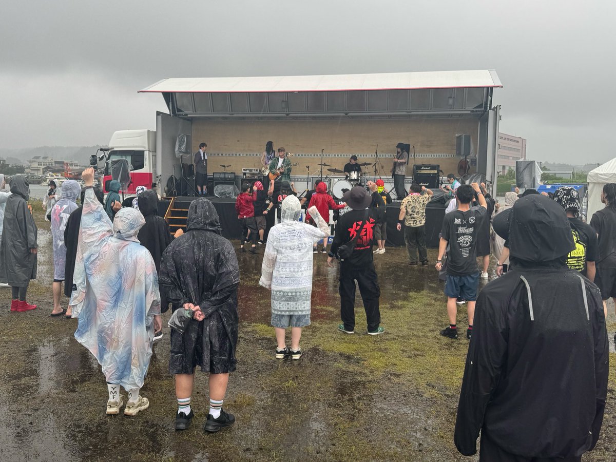 MMnara222's tweet photo. わたしの靴 まだ若干湿ってます👟
男鹿フェスに行ってたくさんライブ観て
ライブ欲がめちゃくちゃ増してる🎸
いい思い出ができた2026年夏
#Apollogic #アポロジック #onrf https://t.co/9ukIZ5EQhY