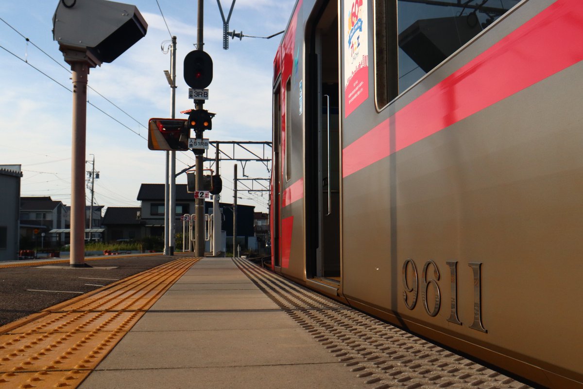 mu6417nambu's tweet photo. 三河線　1684レ〜1781レ　9511F

㊗️9500系(非貫通車)初入線
※刈谷市〜碧南間

貫通車(9521F)の営業開始で話題になった三河線ですが、刈谷市〜碧南においては今日に至るまで9500系の非貫通車は入線実績がありませんでした。
山線の9500系初入線も2年前の9511Fであり、何かと三河線に縁がある車両です。 https://t.co/FbwAQTgQkV