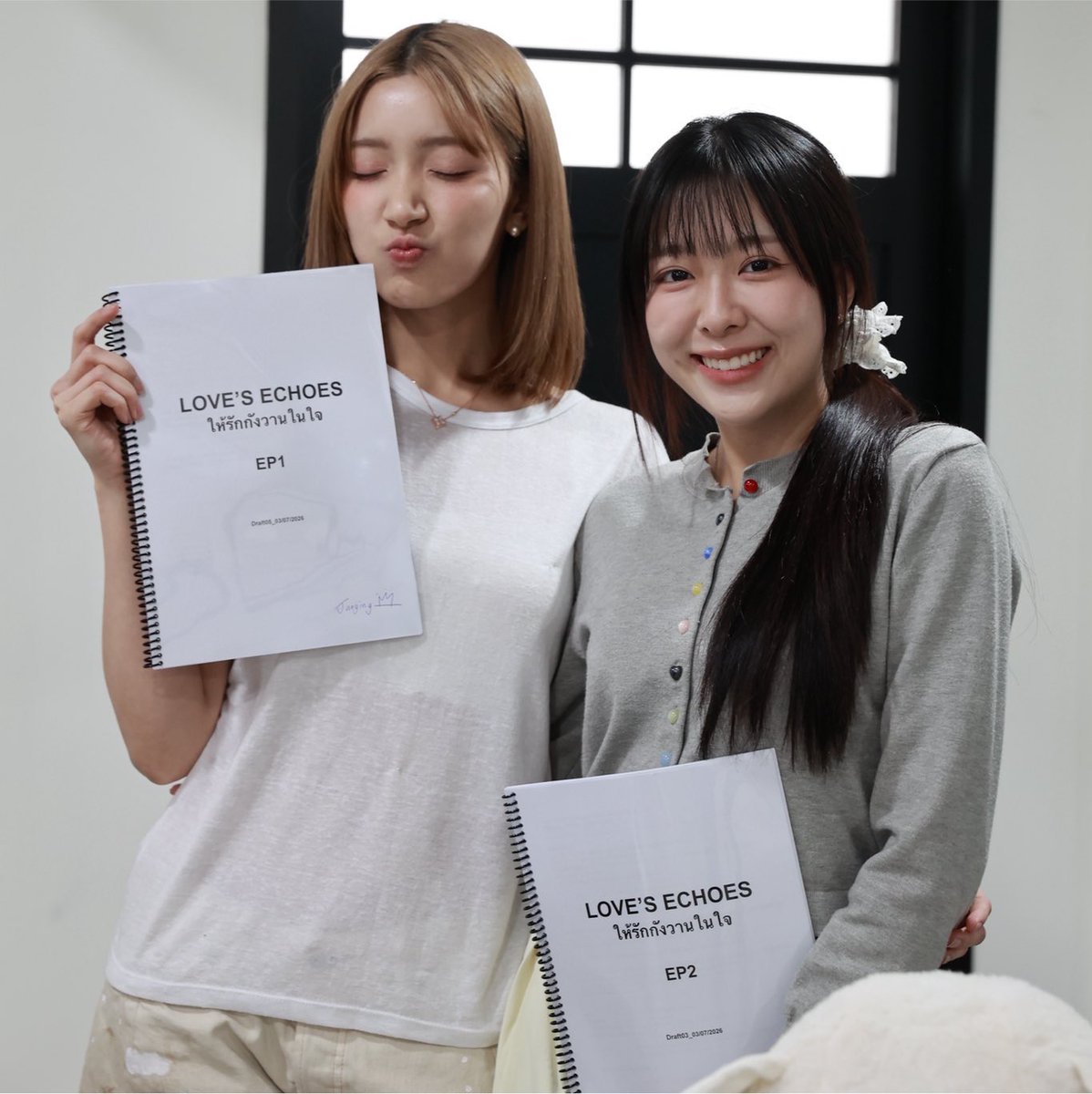 hanadelightful's tweet photo. น่าย้ากกกจัง รูปคู่แรกคู่จิ้น8วันของกระผม🩵💜

#LovesEchoesSeries 
#JaoyingMewnich https://t.co/gkJSleSQyB