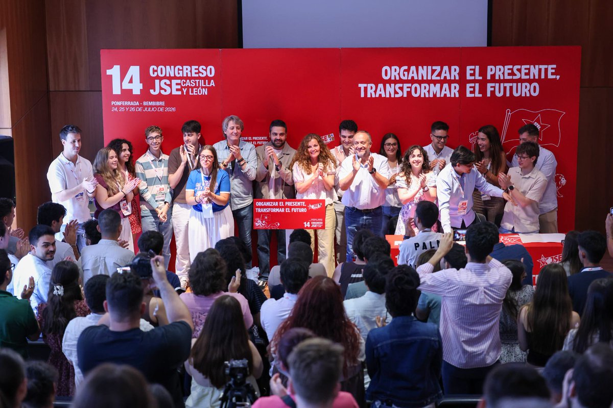 PSOE_CyL's tweet photo. ✊🏼 Organizar el presente, transformar el futuro.

Enhorabuena a @Diego__Vallejo, reelegido Secretario General de @JSCyL.

🌹 Sigamos construyendo juntos y juntas un futuro de oportunidades para la juventud de Castilla y León. https://t.co/KKJaK4r11k