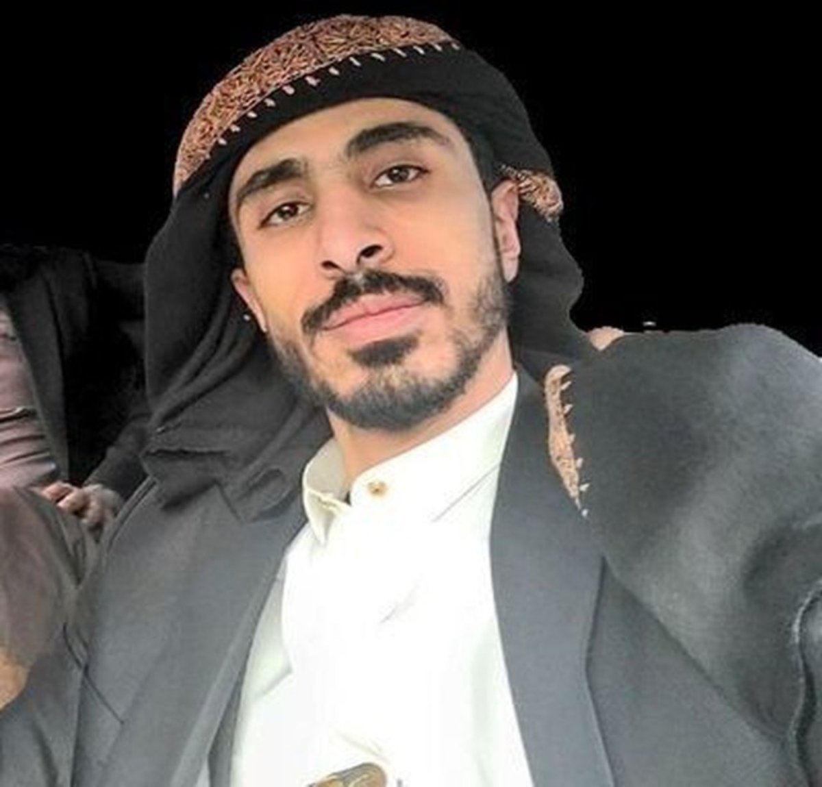 Ahmed175143's tweet photo. If we only have two choices:

1. Either we live under Saudi control, besieged by Saudi Arabia, and ruled by the puppets of Trump and Netanyahu.

 2. Or we die, killed, have our heads cut off, our bodies torn to pieces, or turn to ashes.

By God, we will choose the second option. By God, death is more beloved to us than being slaves to the slaves of America and Israel. 

We will lift the siege and we will live free, or we will die trying.

An End  .