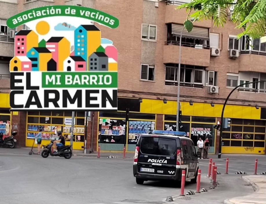 realidadmurcia's tweet photo. ¿Sabias que el @AytoMurcia llama "Plan Especial de Seguridad" a poner un coche patrulla vacío en medio de una rotonda en el Barrio del Carmen?
Usar un vehículo desierto como espantapájaros no es vigilar. https://t.co/0Fk63ooYLo