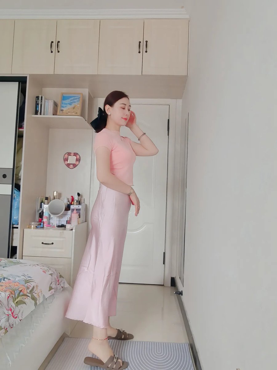 xdd1458's tweet photo. 定西34岁的陈姐，温柔里透着精致，粉色系一穿就高级感拉满～ https://t.co/ZdLKA0NnTM