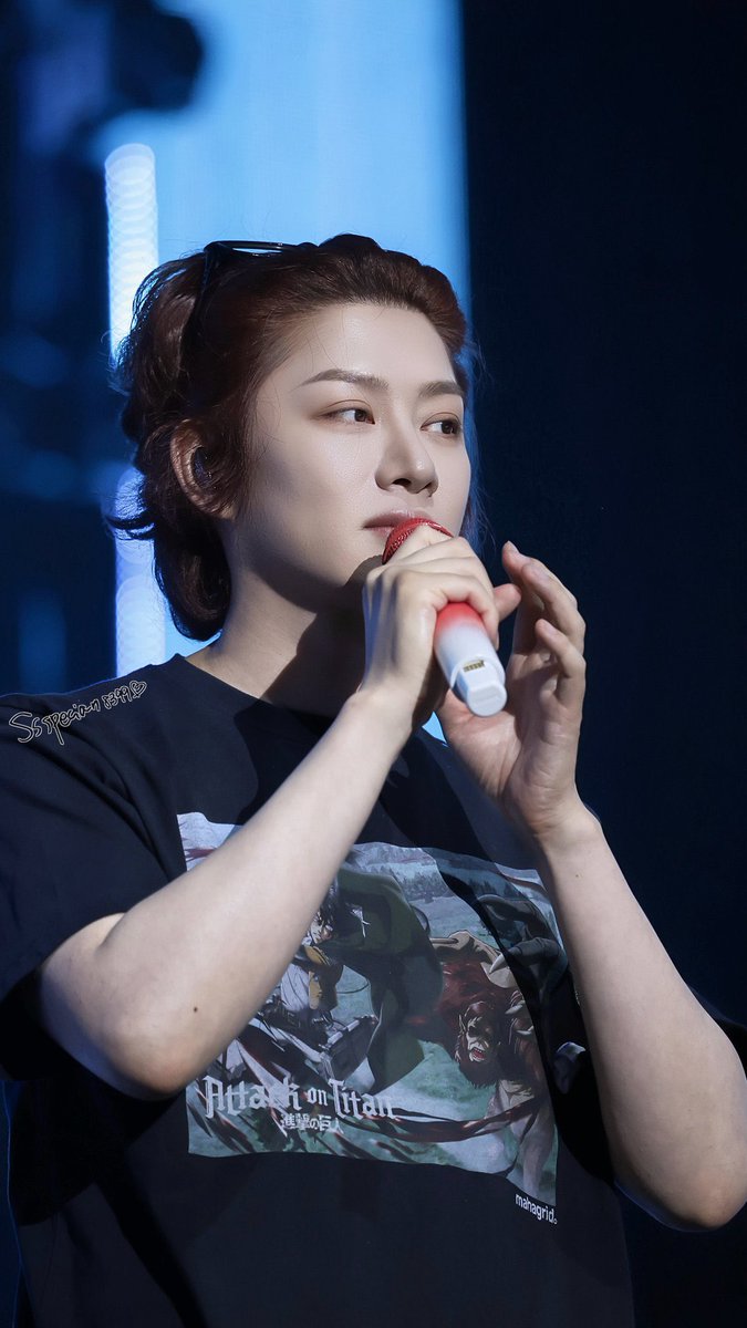 marchleelovelee's tweet photo. 내 렐라님 이마>눈썹>왕방울눈>T존>콧대>입술로 이어지는 이목구비 전 구간이 예술이어서 애매하게 머리 덮는것보다 싹 다 넘겨버렸을때 미남력 폭발하는거 진짜 기살고, 막 특권의식 생김.. https://t.co/MXveQmg185
