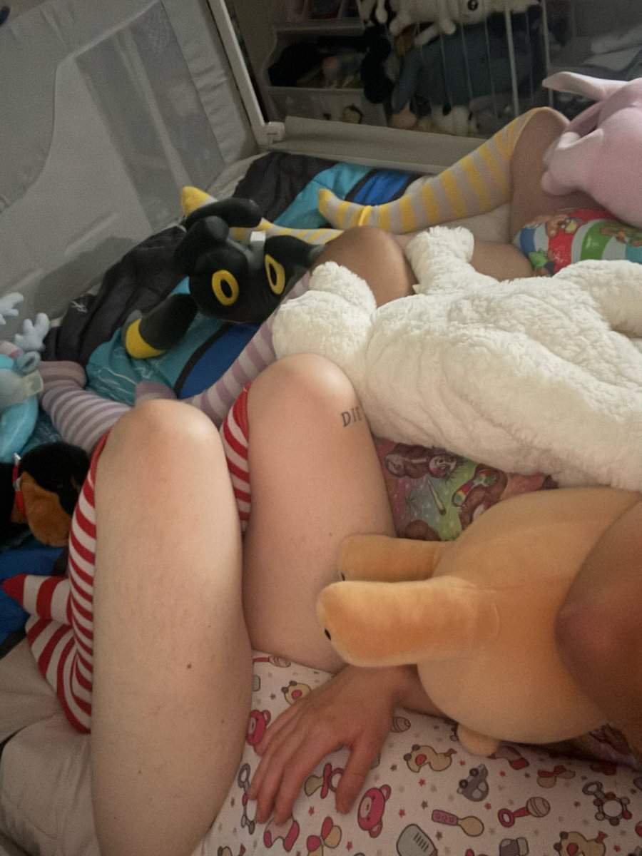 diaperkiddo121's tweet photo. What’s better than a little cuddle party in a crib with friends! Now who’s changing us?
#littlespace #abdlcommunity #abdlfriends #abdl #diaperboy #abdlgay #diapergay https://t.co/pSvJReQrmv