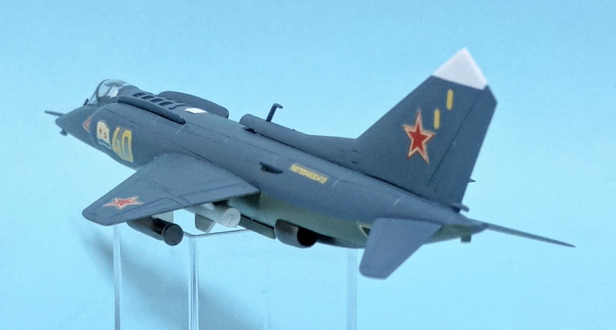 HiroMTB_windsyn's tweet photo. Yak-38フォージャー。ソ連が対潜巡洋艦の艦載機として開発したVTOL機。対潜ヘリ的な運用をする。ウラジオストクを母港とするミンスクに搭載されて日本海に出没しており、日本では「ミンスクの艦載機」として有名になった。
キットはツクダホビー（ドイツレベル）、1/72。 https://t.co/xYSrRfSZI4