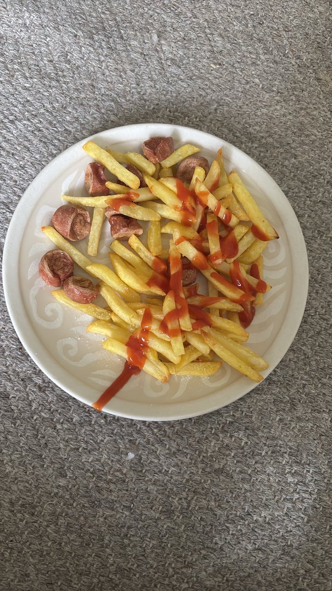 mokazllit's tweet photo. Any cal estimations.. Theres like two sausages rhey look a little weird but whatvee https://t.co/PW8tPZsGJs