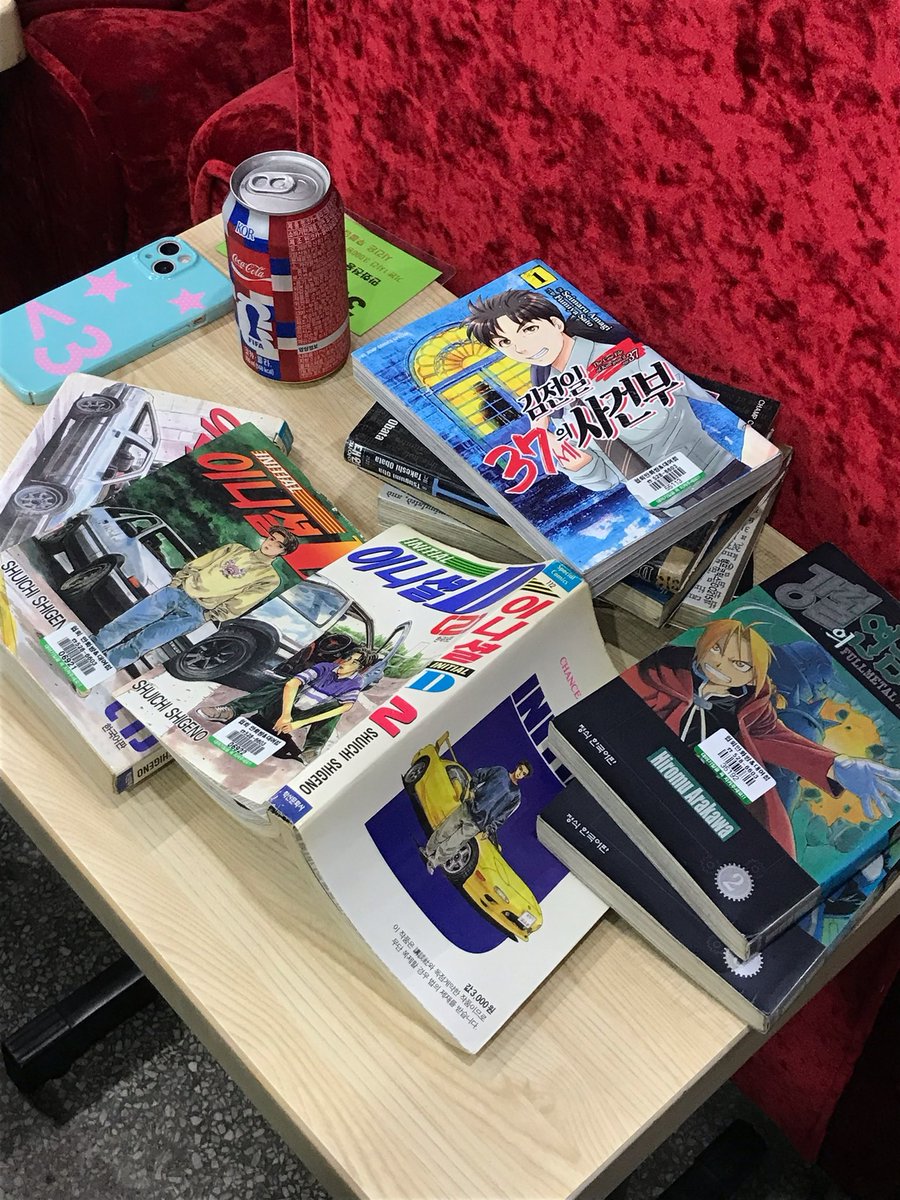 hndattebayo's tweet photo. 하루종일 에어컨 빵빵한 동네 만화방에서 친구랑 만화 보다가 짜장면 시켜먹고 혈스맞아서 한숨자고 일어나서 다시 만화 보는거 ㄴㅁ 행복하다…. https://t.co/AsFUsNKQyS