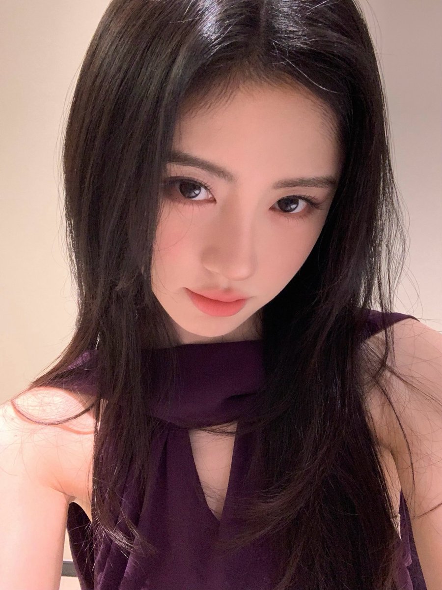 jmngyi's tweet photo. Perhaps   the     prettiest     version
of   me   🧏🏻‍♀️ is   the   one   that’s no 
longer afraid of growing in silence. https://t.co/AUuDbICFGU