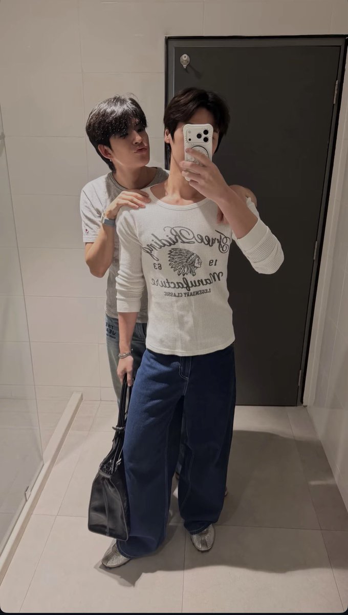 markohmtrend's tweet photo. ₊˚⊹♡₊ IG story updates : ohmtpk

เข้าใจทุกอย่างงงงงงงง 🤡⛄️

#markohm #mmarkpkk 
@mmarkpkk #ohmtpk @tpkkrubs https://t.co/Zc6vFqGG1q