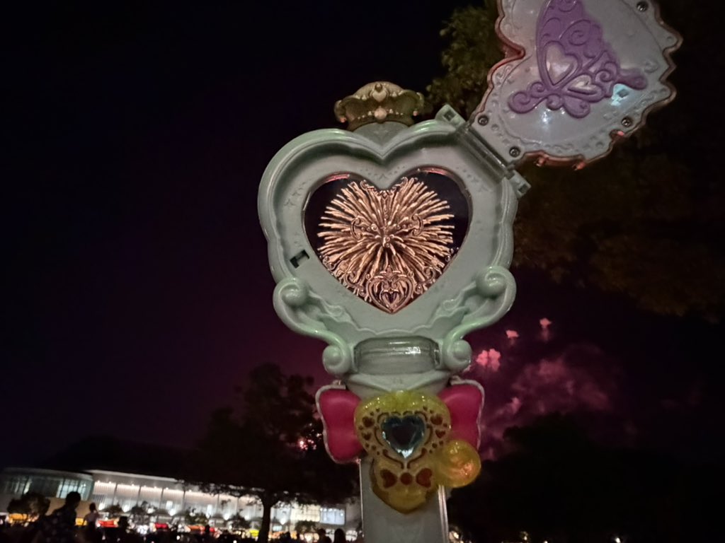 GLAIVE_GRAVE's tweet photo. 花火大会来た🎇 https://t.co/uDeayvmylf
