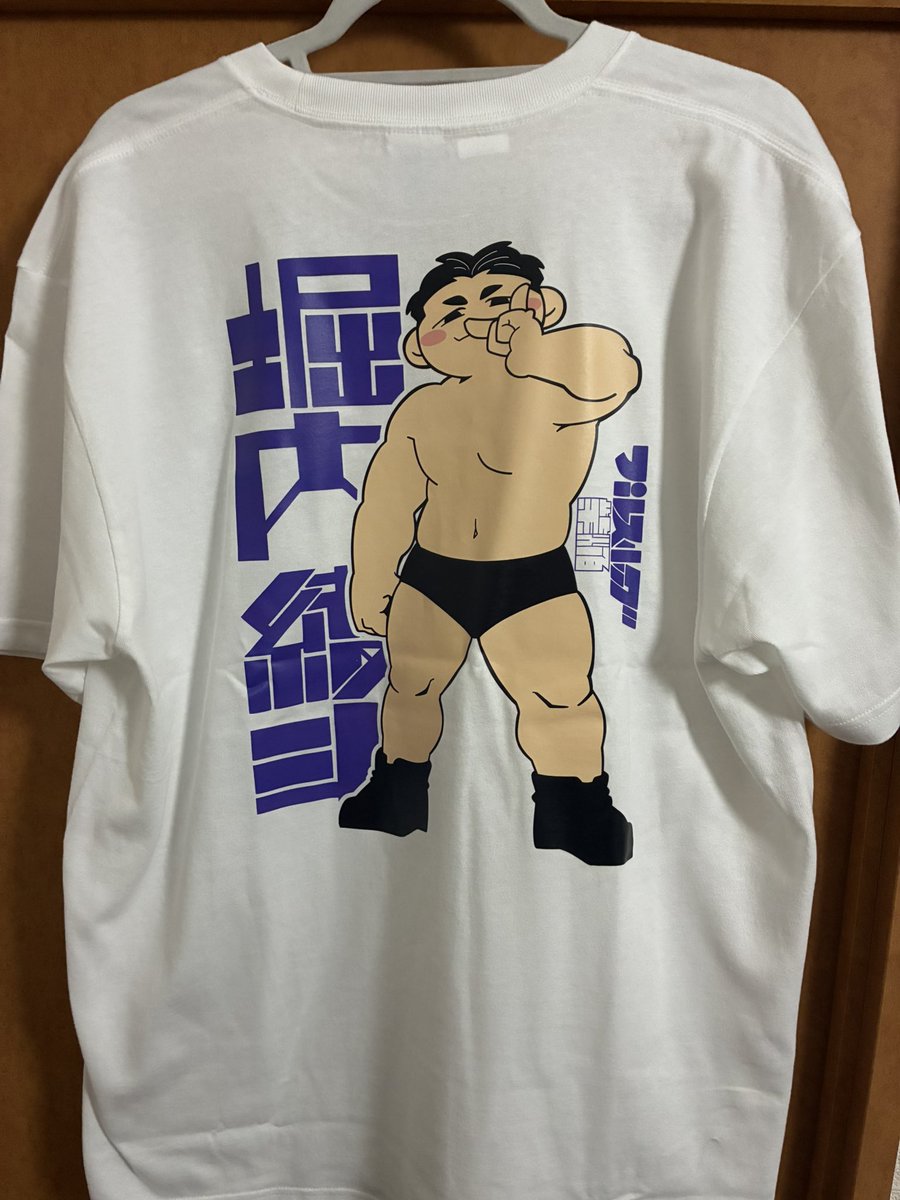 HORIUCHI_SHIEN's tweet photo. 【告知】
8/15 HEAT UP対抗戦より、
新作Tシャツ＆ステッカー販売します！

デザインはアイコンを描いていただいたフォロワー様に描き直していただきました！

Tシャツは2種類！
バックプリントが数量限定になので気になる方はお早めに！

Tシャツ各3,500円／ステッカー 500円
#紫焔 https://t.co/m9bK1CTXAd