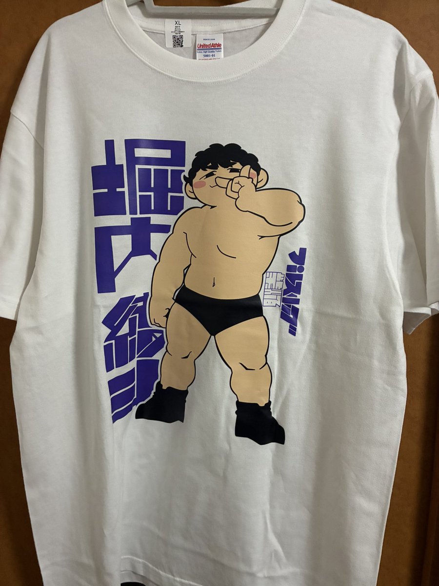 HORIUCHI_SHIEN's tweet photo. 【告知】
8/15 HEAT UP対抗戦より、
新作Tシャツ＆ステッカー販売します！

デザインはアイコンを描いていただいたフォロワー様に描き直していただきました！

Tシャツは2種類！
バックプリントが数量限定になので気になる方はお早めに！

Tシャツ各3,500円／ステッカー 500円
#紫焔 https://t.co/m9bK1CTXAd
