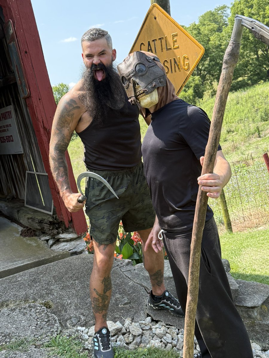 RickyGlore's tweet photo. #preproduction #bts #dontscreamdonthidejustrun
.
Had a fantastic DAY 1 of Fight Choreography Rehearsal for our #horror #indiefilm DONT SCREAM, DONT HIDE, JUST RUN!
@LordCreweKills https://t.co/pgSQvveKXs