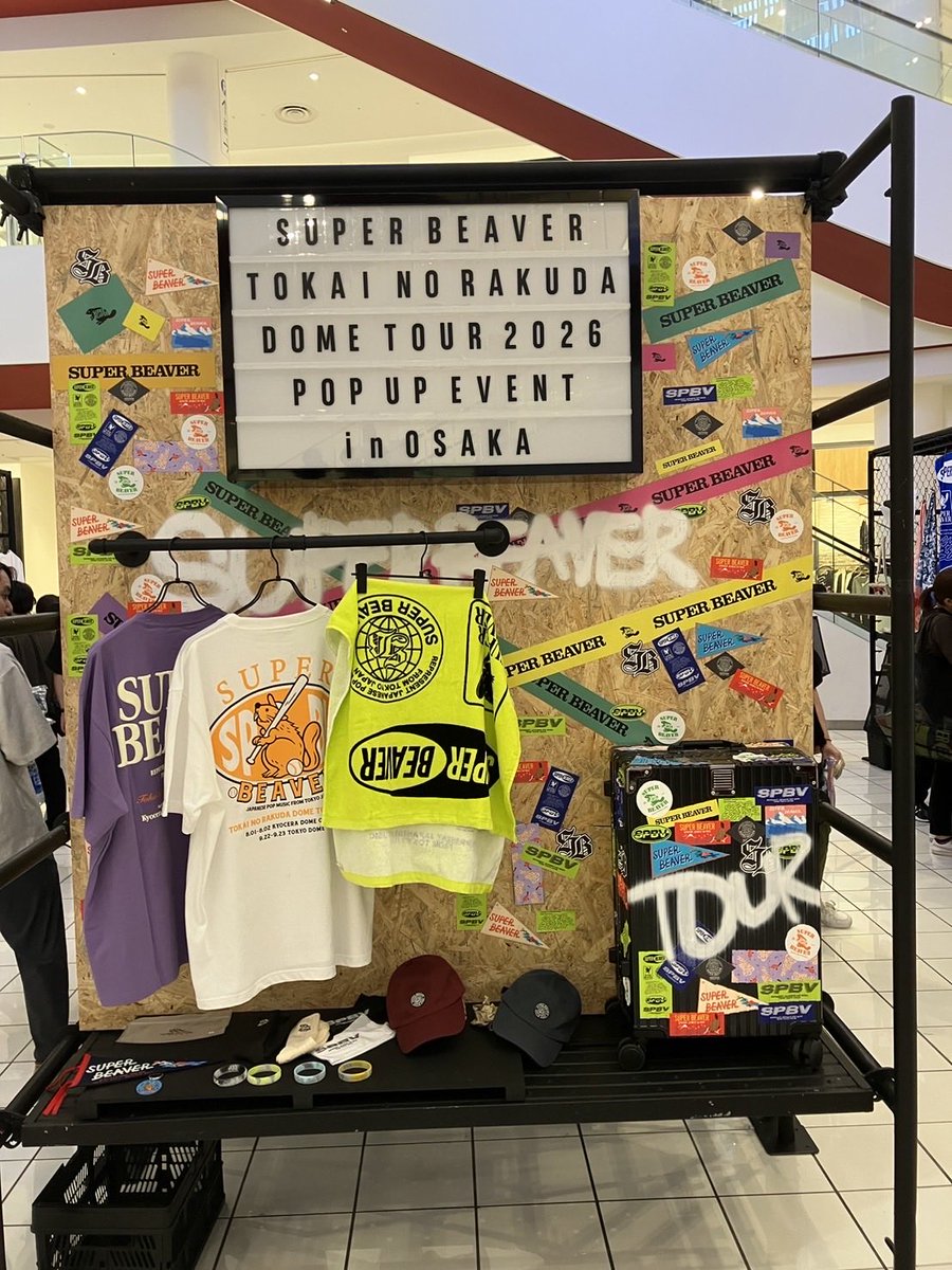 SPBV18's tweet photo. なんかもうね、、

それはもう

お祭り（本番）の前のお祭りでした🔥🏮

SUPERBEAVERの輪が広がっている！

#館内のBGMはSUPERBEAVER
#道行く人があっSUPERBEAVERやん🦫
#まだ実感が湧かないけど
#その日まであと6日🔥 https://t.co/RxqiuLoojt