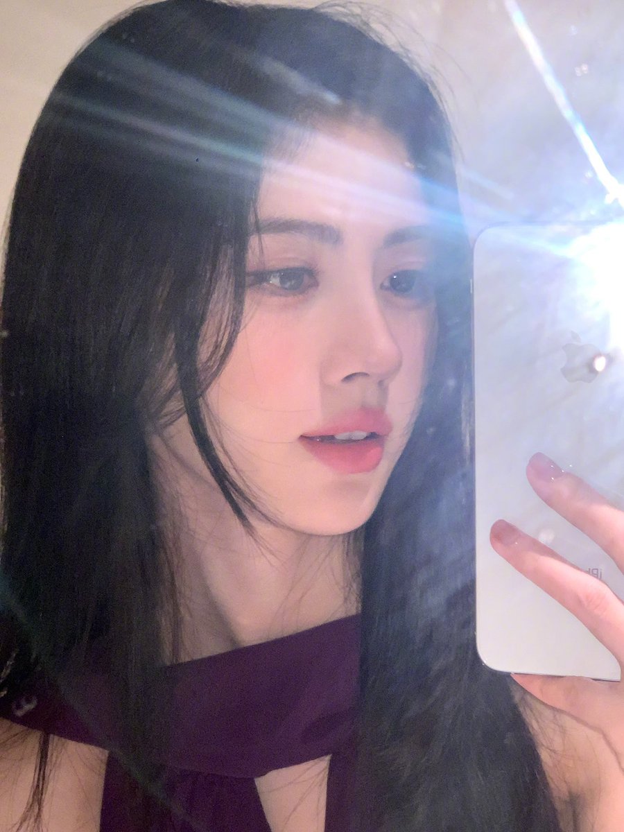 jmngyi's tweet photo. 💋 https://t.co/OZ1pIcIt9c