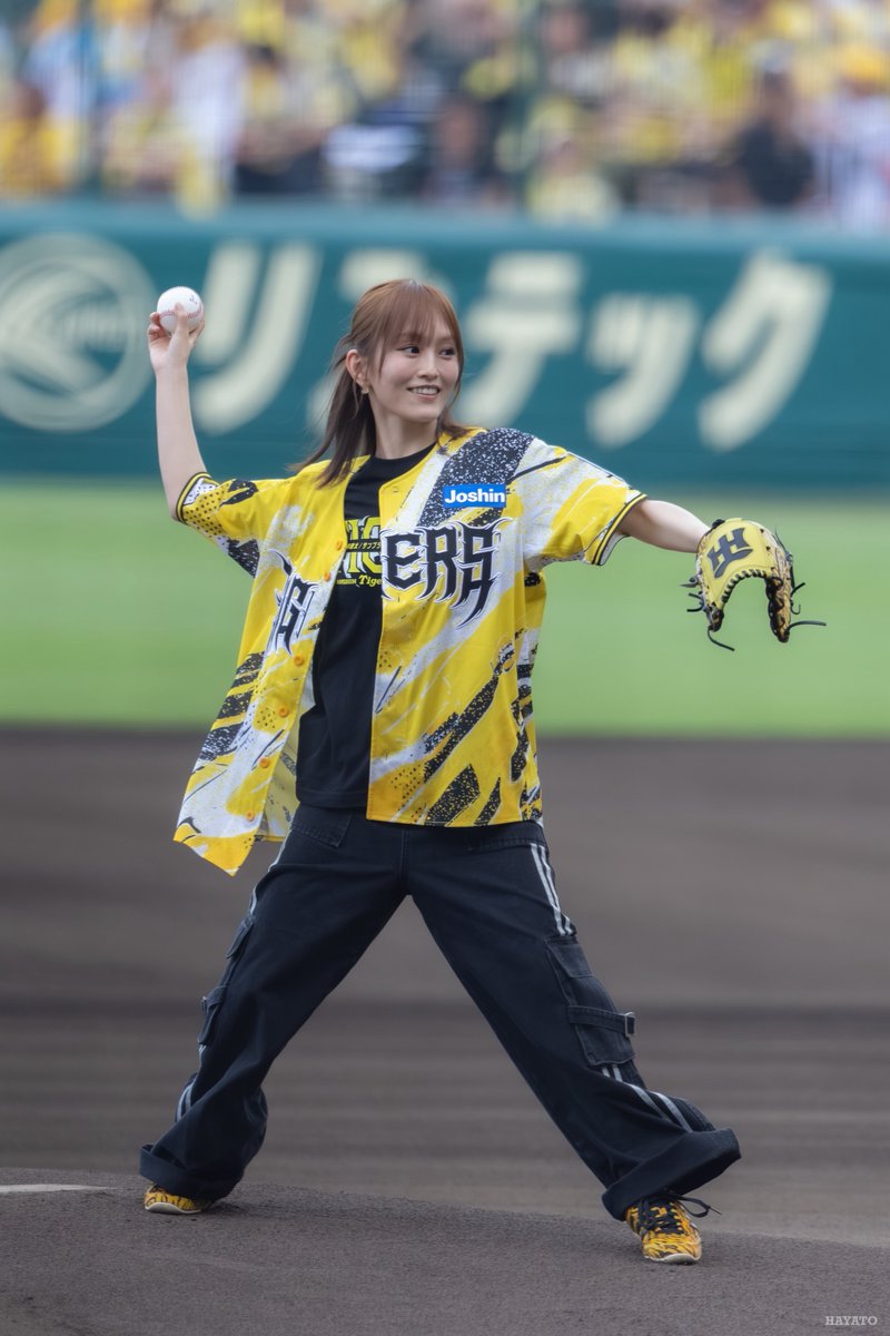 sayaka_nagisa76's tweet photo. 投球フォーム①

2026.7.26
📍阪神甲子園球場
ウル虎の夏2026🐯
⚾️ファーストピッチセレモニー⚾️
#山本彩 ちゃん(＠SayakaNeon )
　
#ウル虎の夏
#阪神タイガース https://t.co/X0hf0OQ5ak