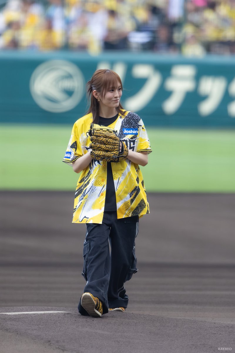 sayaka_nagisa76's tweet photo. 投球フォーム①

2026.7.26
📍阪神甲子園球場
ウル虎の夏2026🐯
⚾️ファーストピッチセレモニー⚾️
#山本彩 ちゃん(＠SayakaNeon )
　
#ウル虎の夏
#阪神タイガース https://t.co/X0hf0OQ5ak