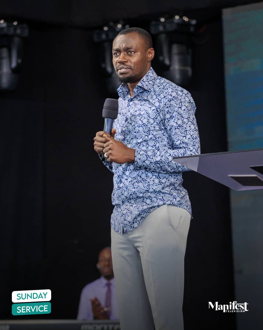 Hassan5omaset's tweet photo. Greatness serves!
#ThePatternOfGodInElection
#PhanerooSundayService https://t.co/ZqZO04LUKw